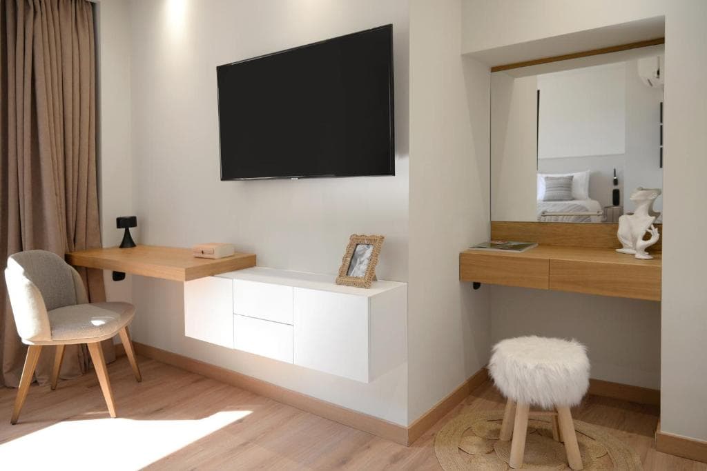 Master bedroom detail